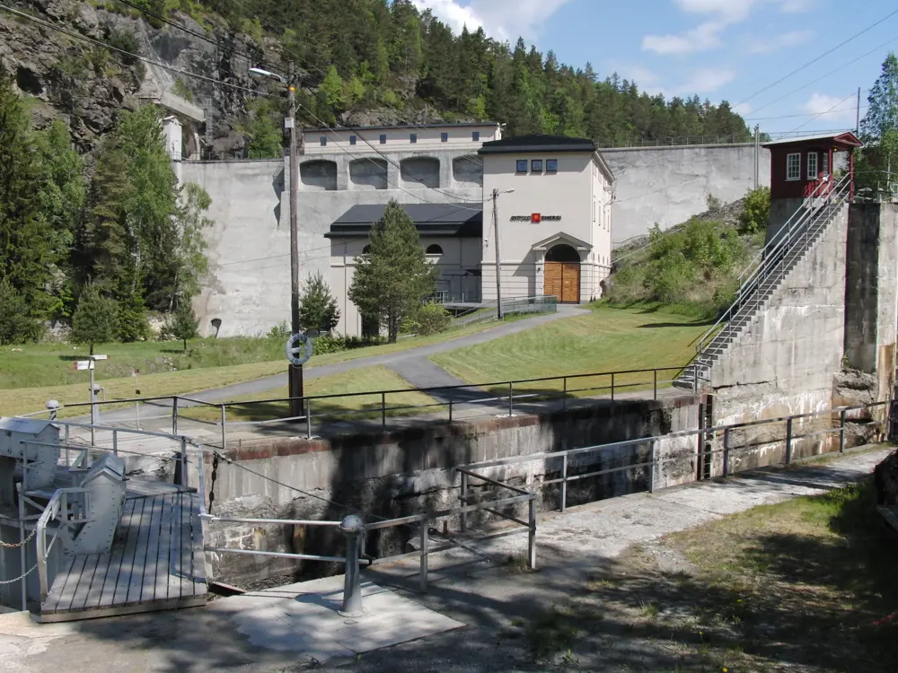 Brekke Kraftstasjon (Peltonman, Wikipedia Commons)
