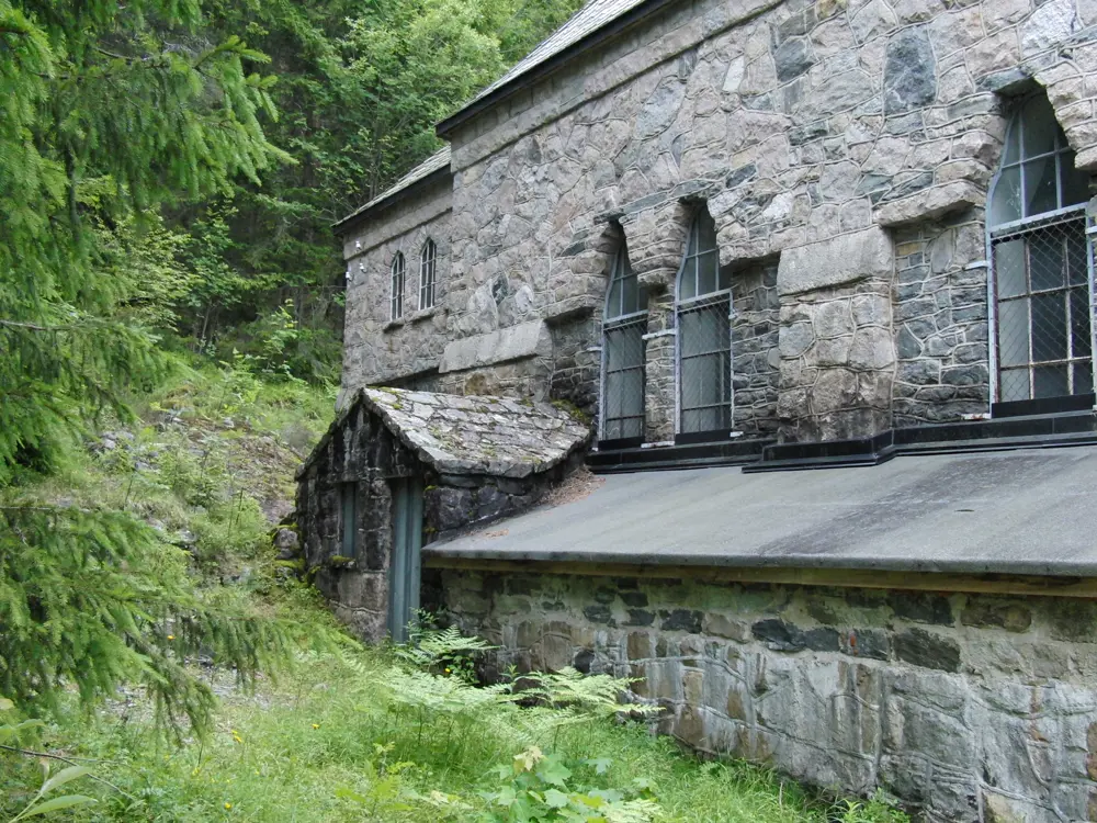 Langerak Kraftstasjon - krediteres Pelton Man (Wikipedia Commons)